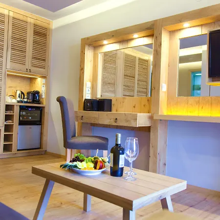 Elmi Hotel&suites Hotel